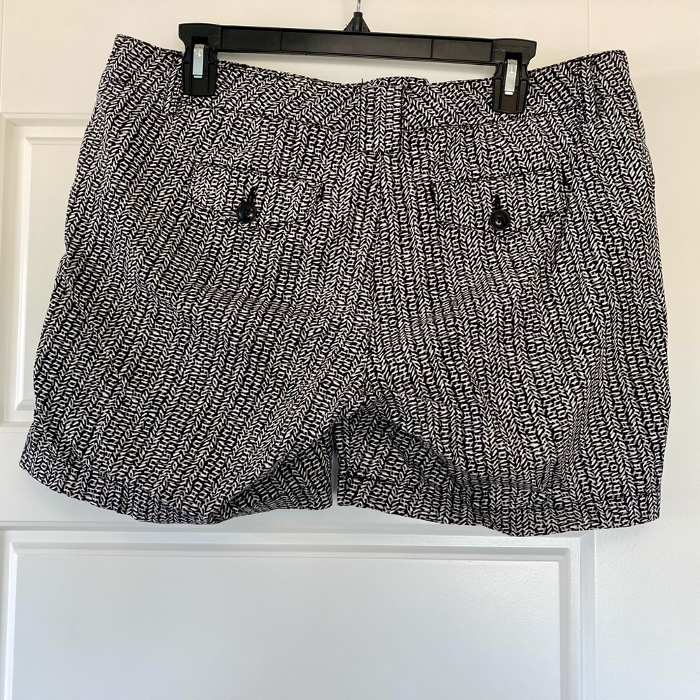 cabi Heidi Shorts - Picture 2 of 7